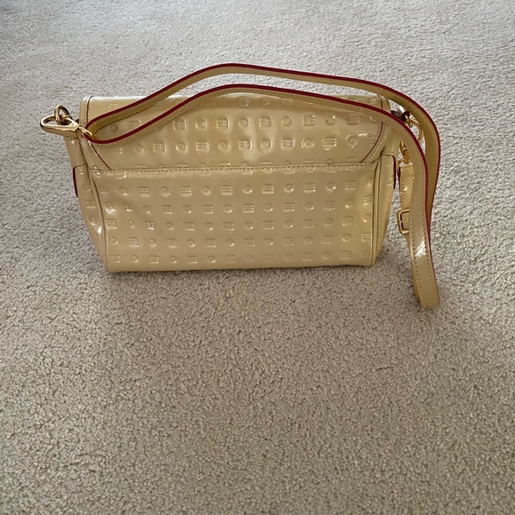 Arcadia cream/beige patent leather crossbody bag - Picture 5 of 13